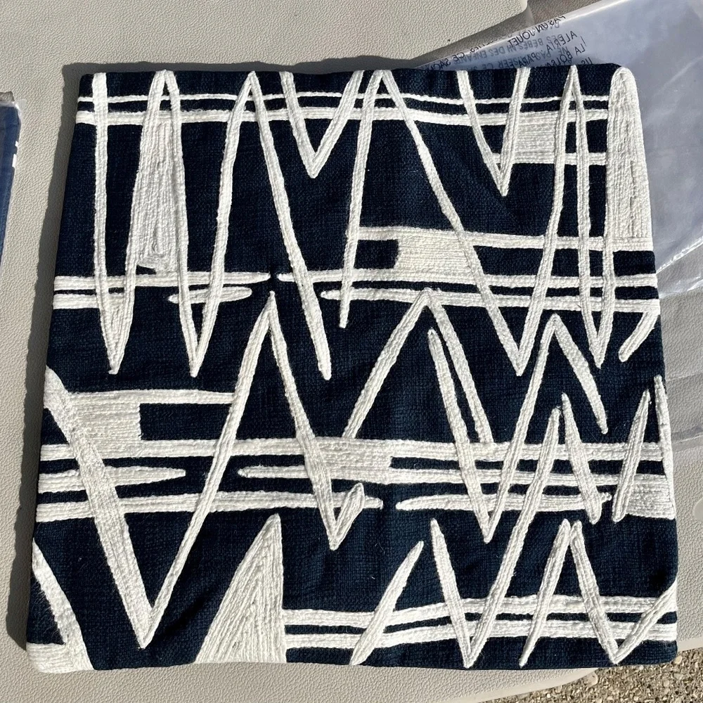 NWT - Pair (2) Woven NAVY MIDNIGHT Diamond Pillow Covers West Elm 20 x 20